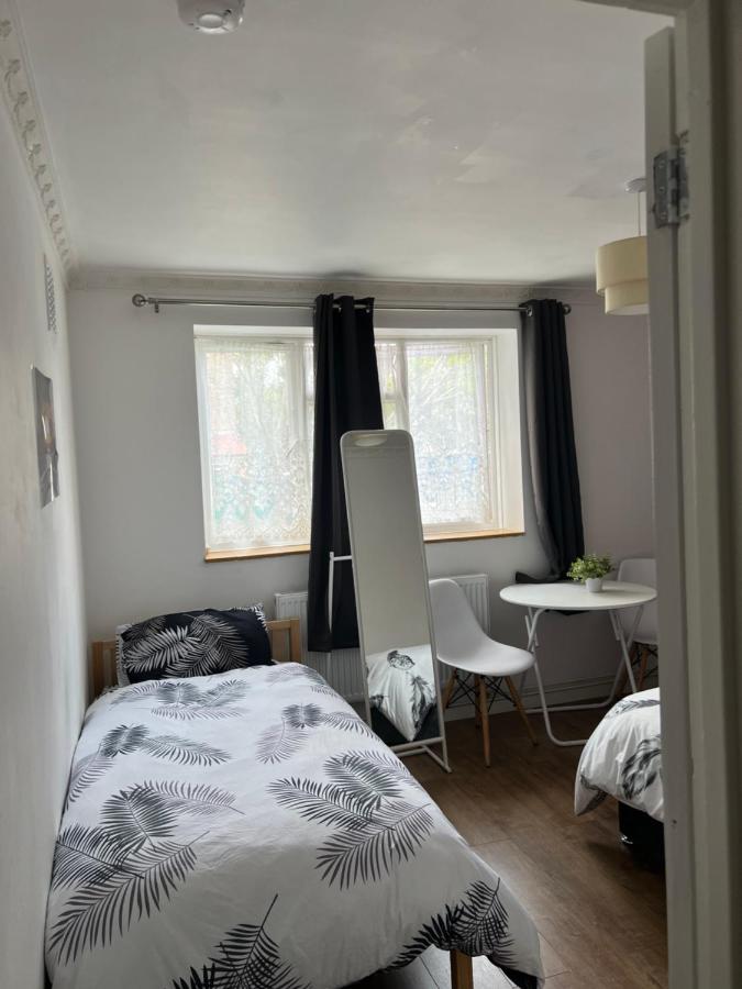 Private Room With Two Beds Near Central London Ngoại thất bức ảnh